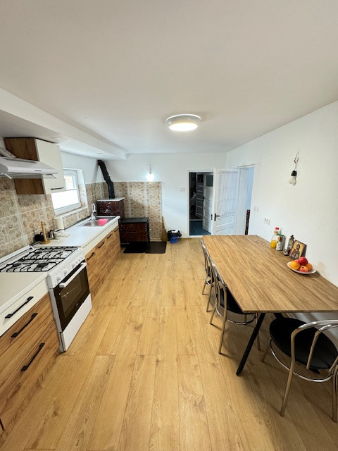 Casa cu 1.052 mp teren, SASCUT,  jud. Bacau