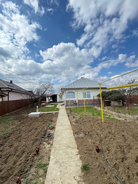 Casa cu 1.052 mp teren, SASCUT,  jud. Bacau