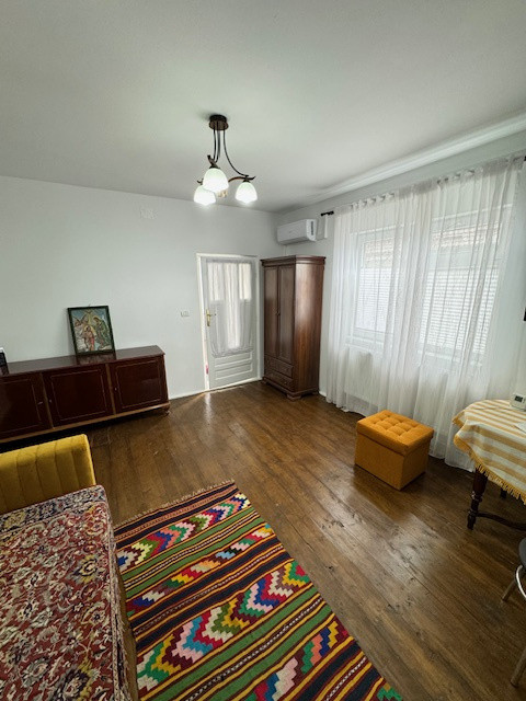 Casa cu 1.052 mp teren, SASCUT,  jud. Bacau