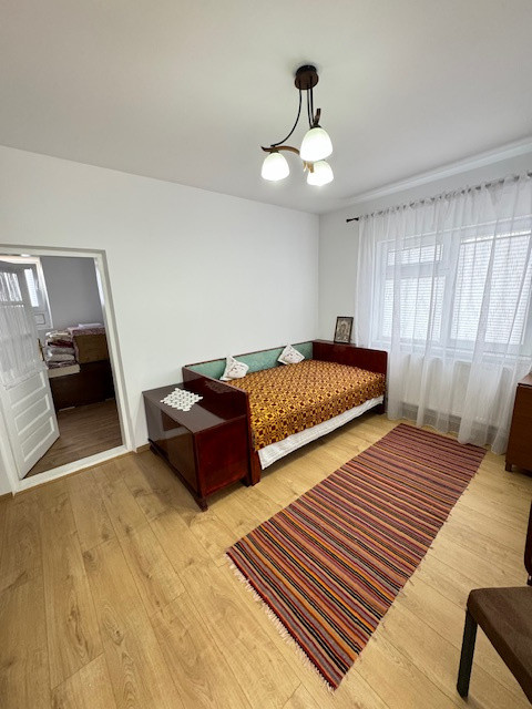 Casa cu 1.052 mp teren, SASCUT,  jud. Bacau