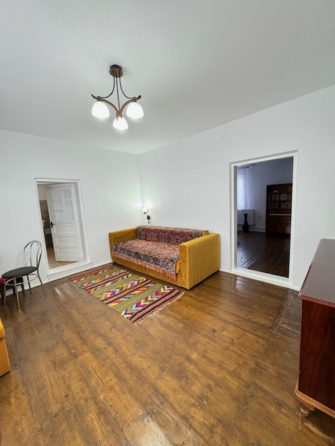 Casa cu 1.052 mp teren, SASCUT,  jud. Bacau