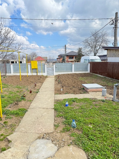 Casa cu 1.052 mp teren, SASCUT,  jud. Bacau