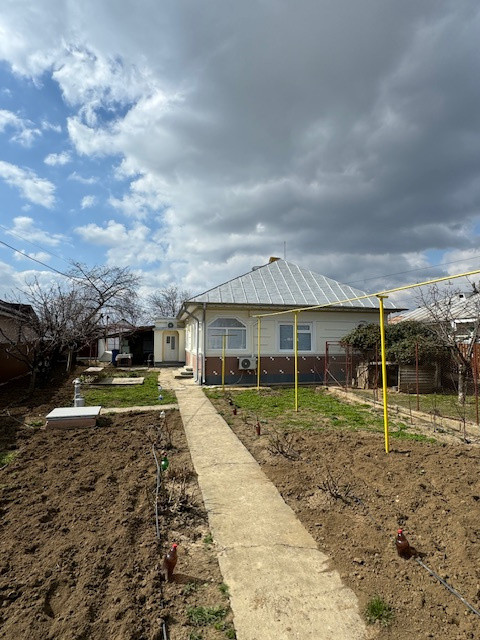 Casa cu 1.052 mp teren, SASCUT,  jud. Bacau