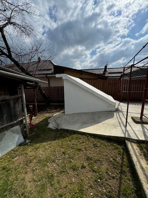 Casa cu 1.052 mp teren, SASCUT,  jud. Bacau