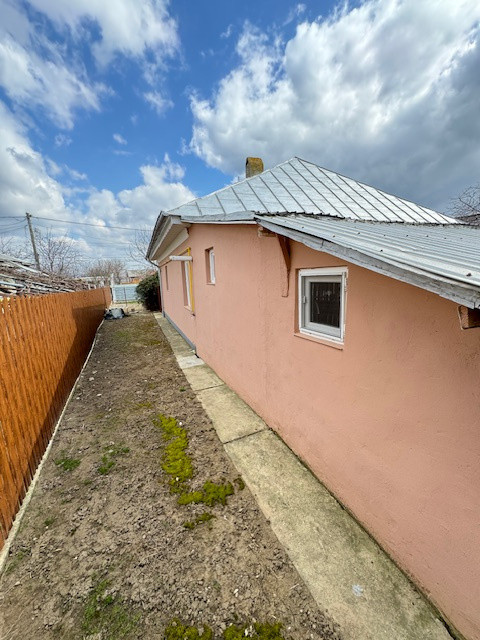 Casa cu 1.052 mp teren, SASCUT,  jud. Bacau