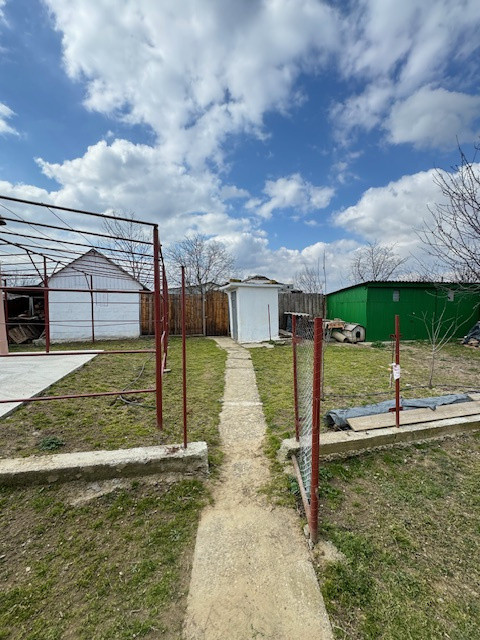 Casa cu 1.052 mp teren, SASCUT,  jud. Bacau