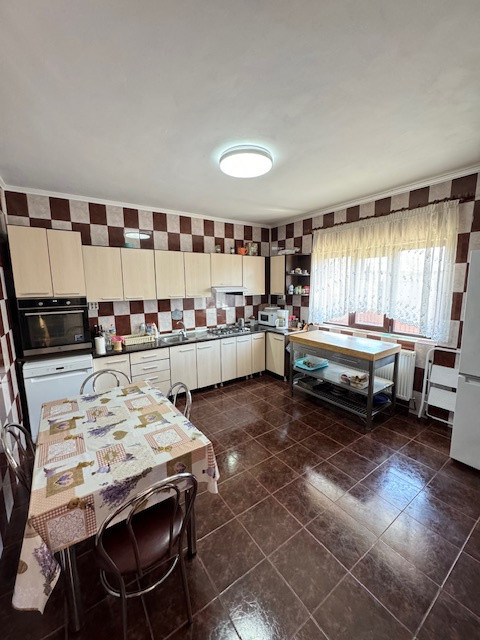 Vila P+2 de vanzare, loc. Dumbrava, com. Itesti, Jud. Bacau