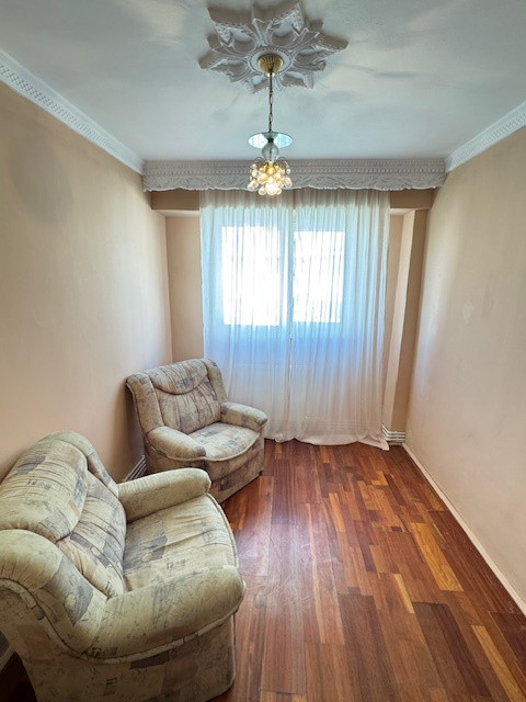 Apartament 3 camere si 2 bai de vanzare, str. Calugareni, Bacau-NORD