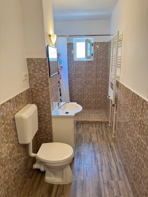 Apartament 3 camere si 2 bai de vanzare, str. Calugareni, Bacau-NORD