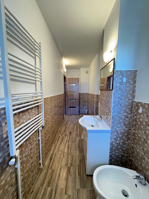 Apartament 3 camere si 2 bai de vanzare, str. Calugareni, Bacau-NORD