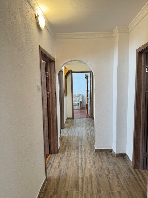 Apartament 3 camere si 2 bai de vanzare, str. Calugareni, Bacau-NORD