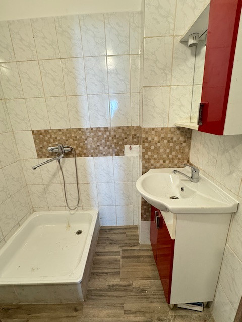 Apartament 3 camere si 2 bai de vanzare, str. Calugareni, Bacau-NORD