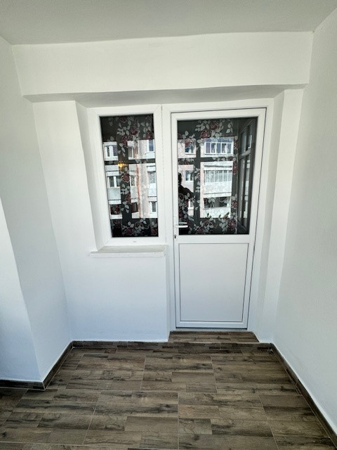 Apartament 3 camere si 2 bai de vanzare, str. Calugareni, Bacau-NORD