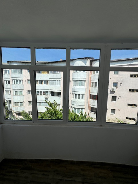 Apartament 3 camere si 2 bai de vanzare, str. Calugareni, Bacau-NORD