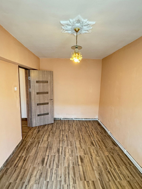 Apartament 3 camere si 2 bai de vanzare, str. Calugareni, Bacau-NORD