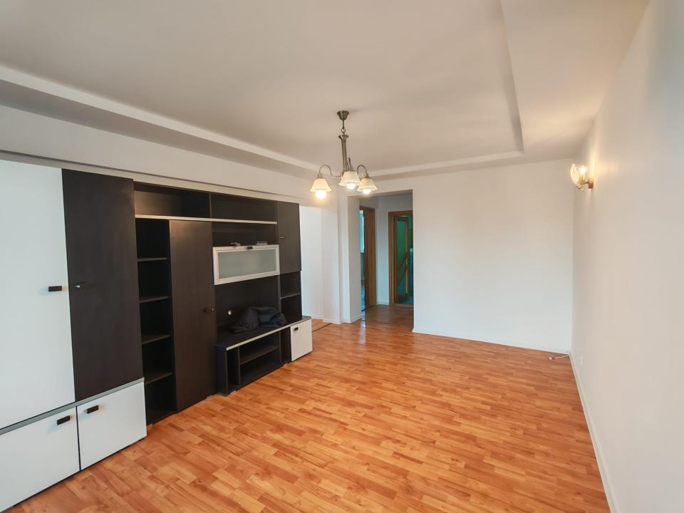 Apartament 3 camere decomandate Razboieni