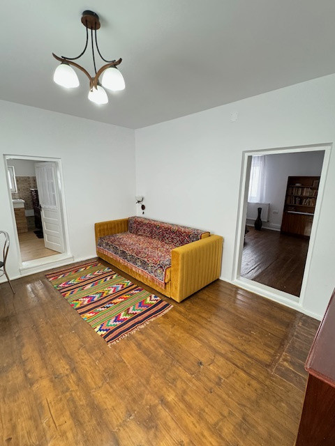 Casa cu 1.052 mp teren, SASCUT,  jud. Bacau