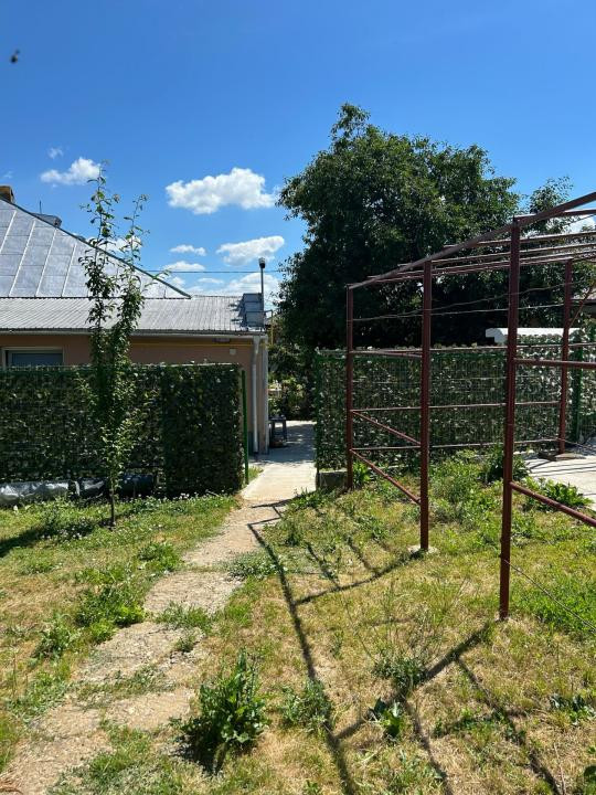Casa cu 1.052 mp teren, SASCUT,  jud. Bacau