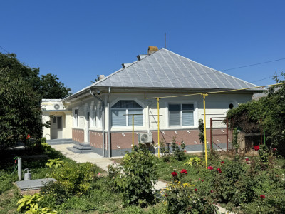Casa renovata cu 1.052 mp teren, SASCUT,  jud. Bacau