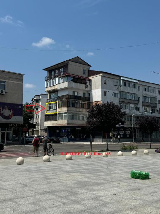 Apartament 2 camere de vanzare, ultracentral, B-dul Republicii, Barlad 