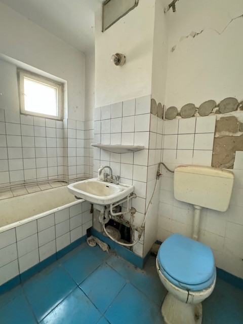 Apartament 2 camere de vanzare, ultracentral, B-dul Republicii, Barlad 
