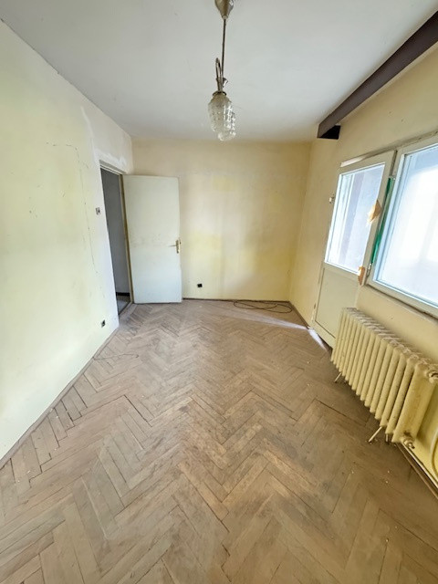 Apartament 2 camere de vanzare, ultracentral, B-dul Republicii, Barlad 