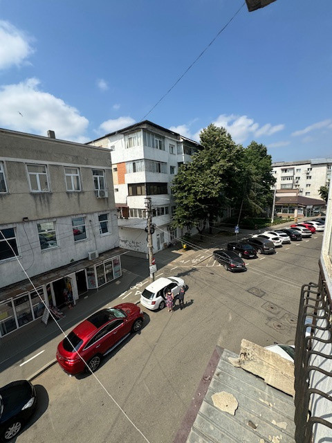 Apartament 2 camere de vanzare, ultracentral, B-dul Republicii, Barlad 
