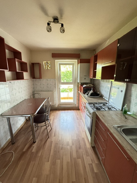 Apartament 3 camere si 2 bai de vanzare, str. Tipografilor, Nord Bacau