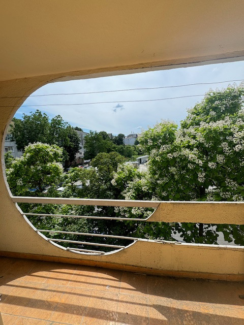 Apartament 3 camere si 2 bai de vanzare, str. Tipografilor, Nord Bacau