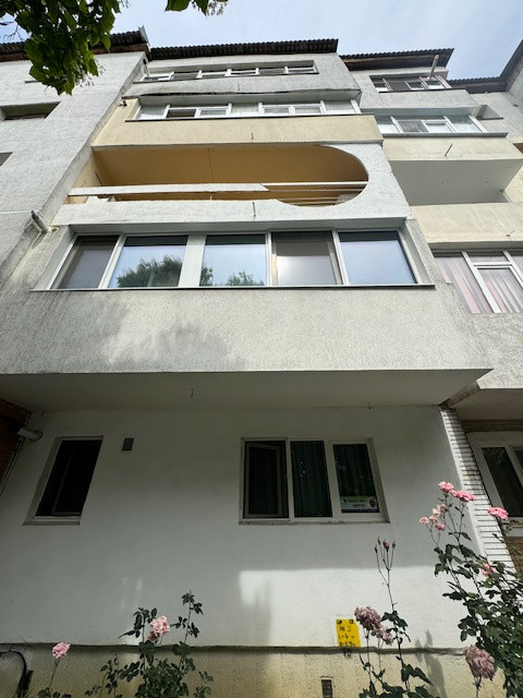 Apartament 3 camere si 2 bai de vanzare, str. Tipografilor, Nord Bacau