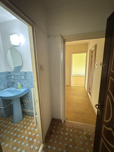Apartament 3 camere si 2 bai de vanzare, str. Tipografilor, Nord Bacau