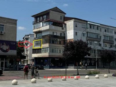 Apartament 2 camere de vanzare, ultracentral, B-dul Republicii, Barlad 