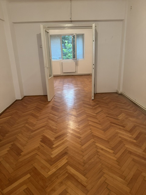 Apartament 2 camere de vanzare, ultracentral, str. Trandafirilor, Bacau