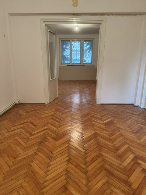 Apartament 2 camere de vanzare, ultracentral, str. Trandafirilor, Bacau