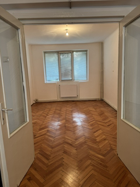 Apartament 2 camere de vanzare, ultracentral, str. Trandafirilor, Bacau