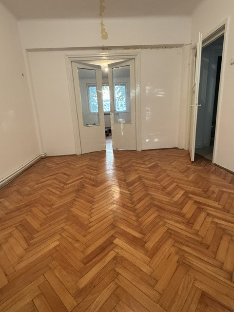 Apartament 2 camere de vanzare, ultracentral, str. Trandafirilor, Bacau