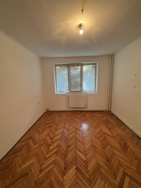 Apartament 2 camere de vanzare, ultracentral, str. Trandafirilor, Bacau
