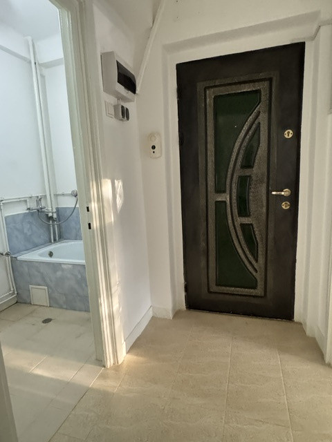 Apartament 2 camere de vanzare, ultracentral, str. Trandafirilor, Bacau