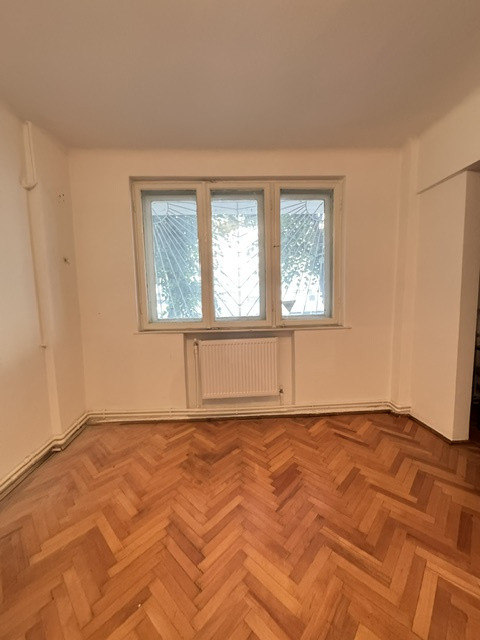 Apartament 2 camere de vanzare, ultracentral, str. Trandafirilor, Bacau