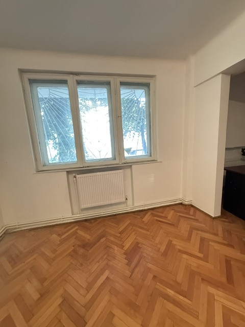 Apartament 2 camere de vanzare, ultracentral, str. Trandafirilor, Bacau