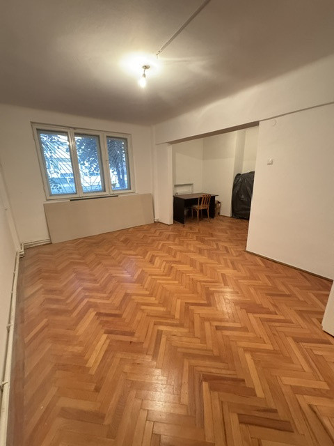 Apartament 2 camere de vanzare, ultracentral, str. Trandafirilor, Bacau
