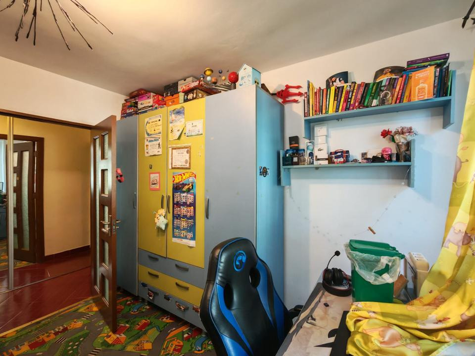 Apartament 3 camere decomandate Cornisa