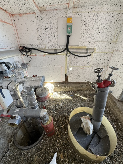 Hala de vanzare 226 mp cu 500 mp teren, Izvoare, Bacau