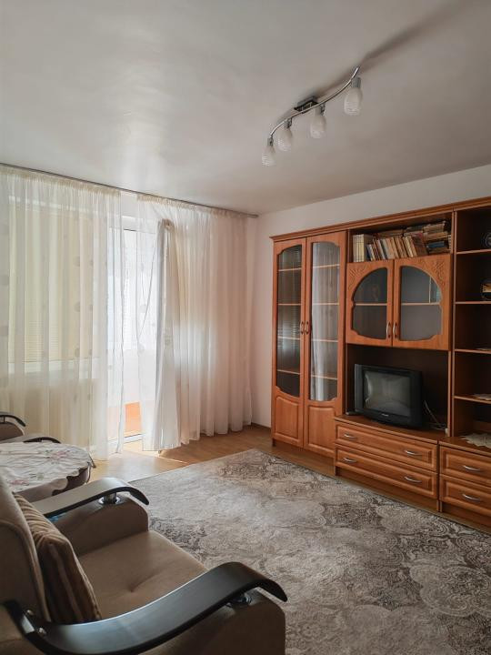 Aprtament 2 camere decomandate et. 1 str Cremenea 