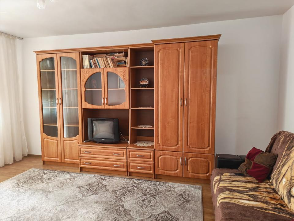 Aprtament 2 camere decomandate et. 1 str Cremenea 