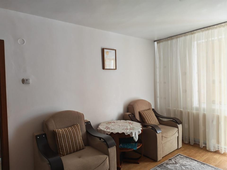 Aprtament 2 camere decomandate et. 1 str Cremenea 