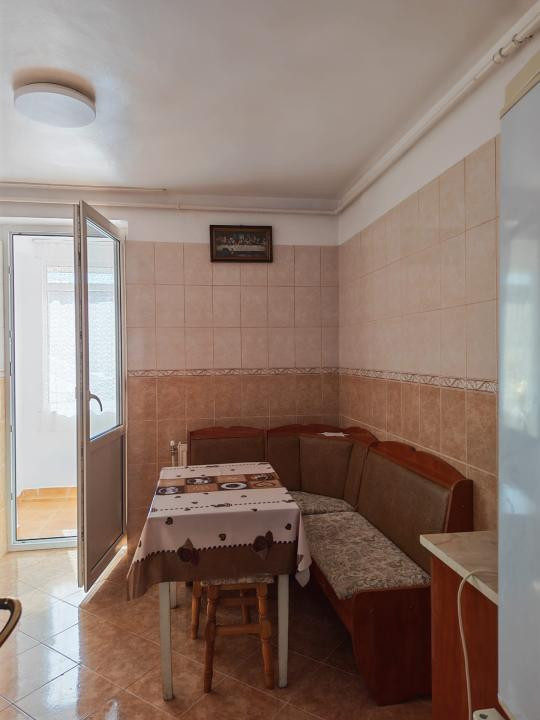 Aprtament 2 camere decomandate et. 1 str Cremenea 