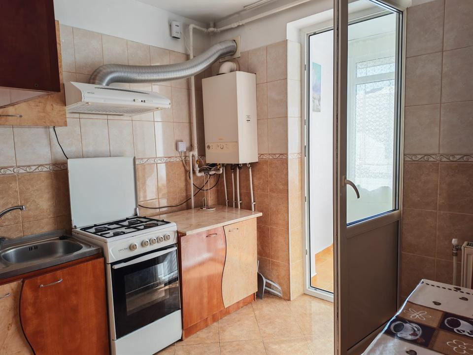 Aprtament 2 camere decomandate et. 1 str Cremenea 