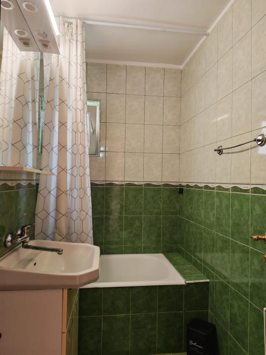 Aprtament 2 camere decomandate et. 1 str Cremenea 