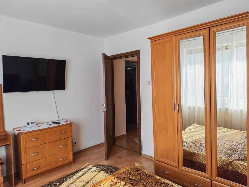 Aprtament 2 camere decomandate et. 1 str Cremenea 